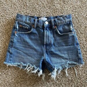 Zara Denim Shorts Women’s 0 Blue Medium Wash Distressed Cut off Raw Frayed Hem